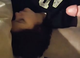 Prêt à juter sur sa copine endormie