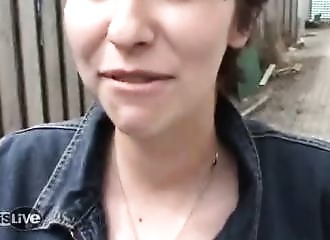 Roxanne vraie salope adorant la baise sans tabou