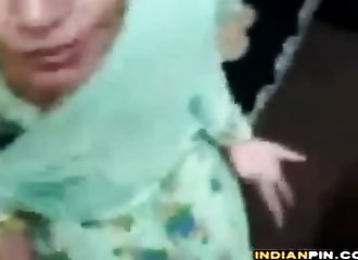 Sa tante d'Inde est une sacrée salope