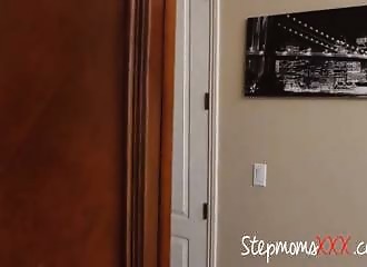 Belle-maman salope sur son futur gendre