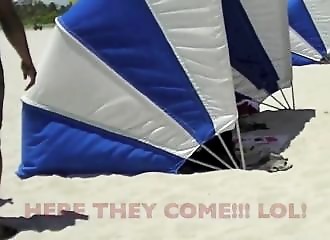 Filmés en caméra cachée à la plage