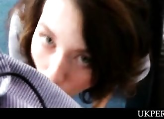 Sa queue défonce sa bouche maquillée