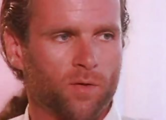 Lisa Ann suce chapeau sur la tête